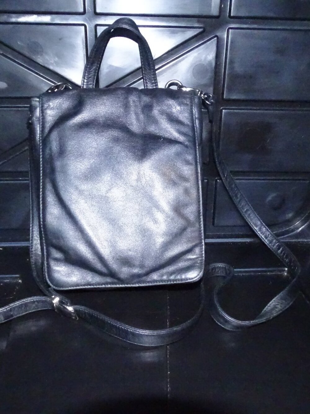 Pelle Studio Black Soft Leather Purse Removable Strap Multiple Pockets Silver